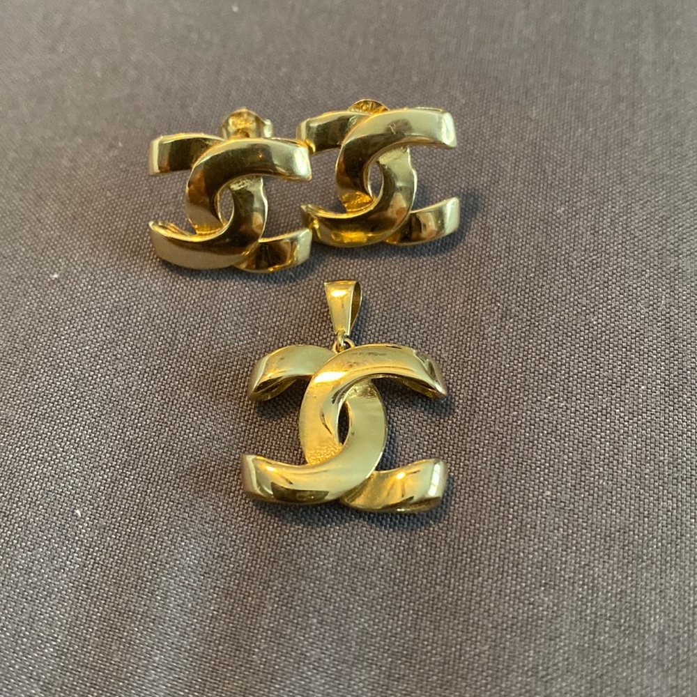 Real 18K Gold. Earrings and Pendant ONLY  NO! Necklace…NOT FILLED NOT FAKE!